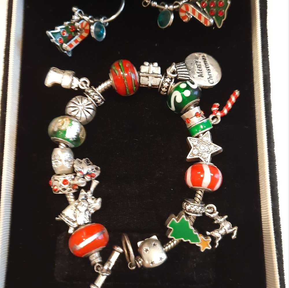 December Willabee&Ward Charm Bracelet - Picture 7 of 10